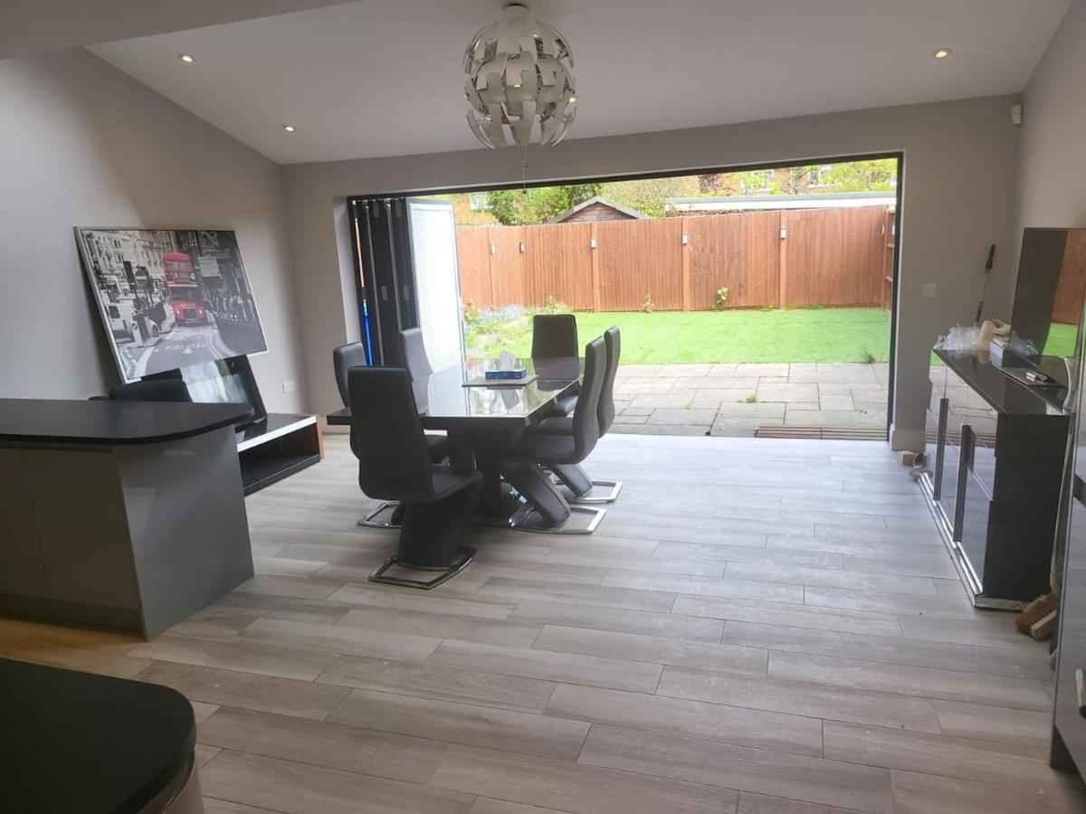 3 Bedroom Spacious House With Parking